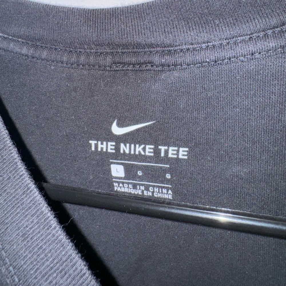 Nike T - Picture 2 of 3